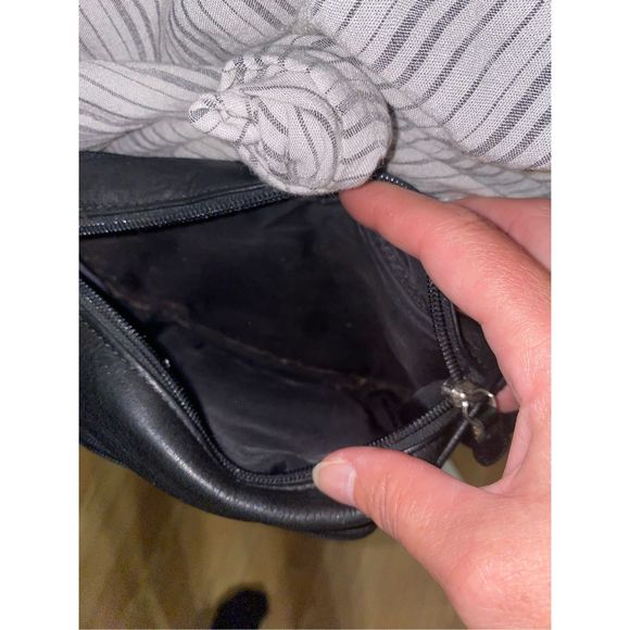 FOSSIL vintage black leather fanny pack waist bag RARE - Picture 6 of 16